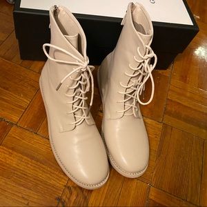 ⬇️Price Lowered 🔥 99% New White Boots